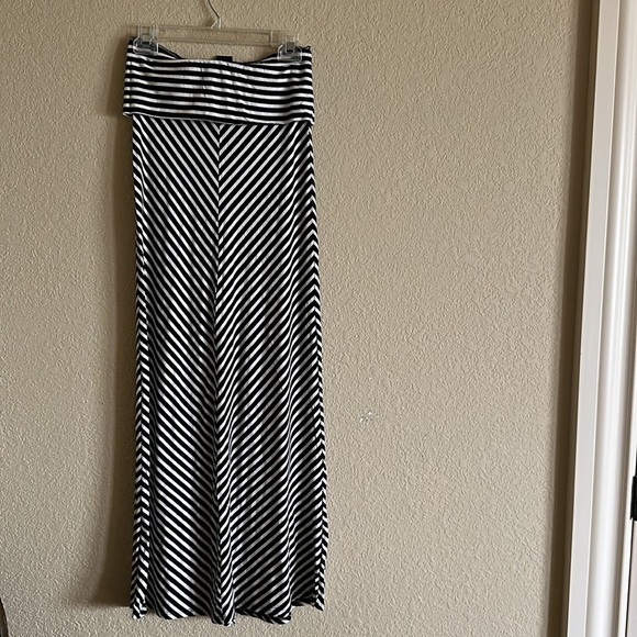 Nollie PacSun Maxi Skirt Striped Black and White Size M - Picture 2 of 2